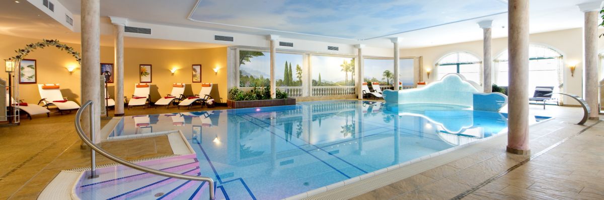 Wasserspaß im Hallenbad bei jeder Witterung im 4-Sterne Hotel Seeblick in Goldegg